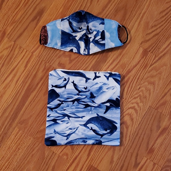 Face Mask with Zipper Pouch - Picture 1 of 2